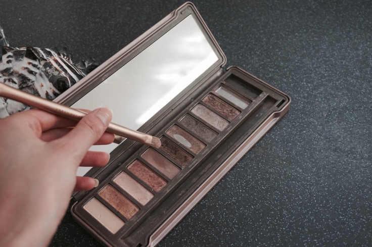 Using The Urban Decay Naked 2 Palette